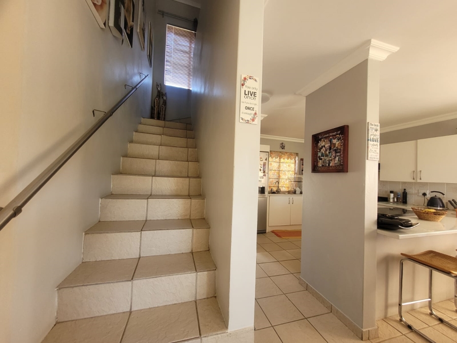 To Let 3 Bedroom Property for Rent in Paradise Beach Eastern Cape